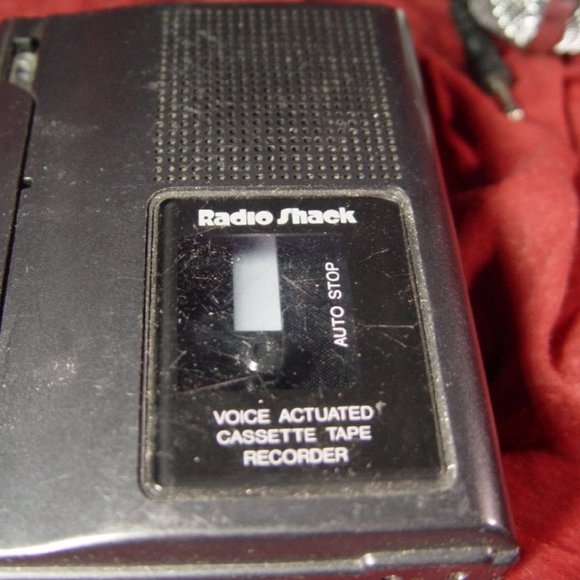 RadioShack Minisette 20 14-1055B Voice Actuated Cassette Tape Recorder W/Mic - Picture 2 of 8
